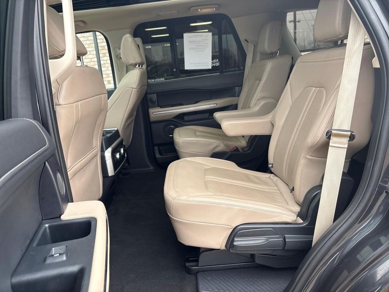 Used 2023 Ford Expedition LimitedImage 4