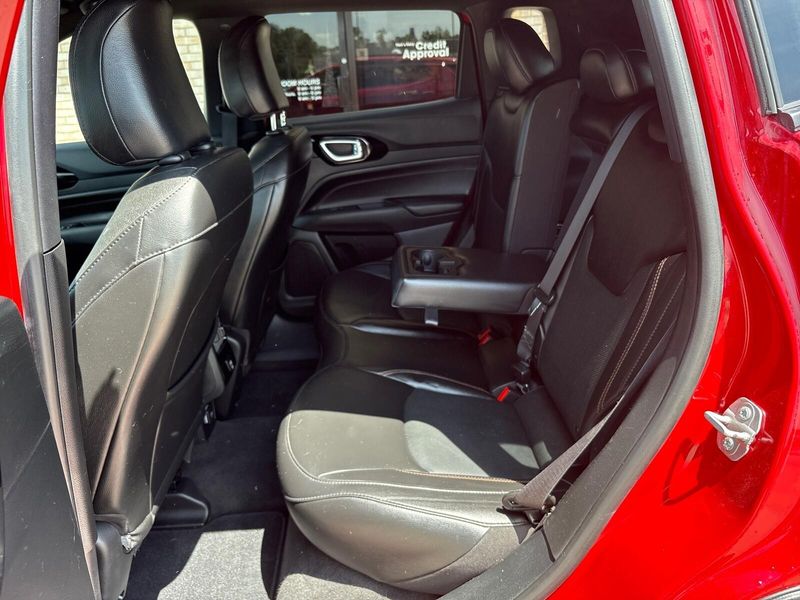 2023 Jeep Compass (RED) EditionImage 4