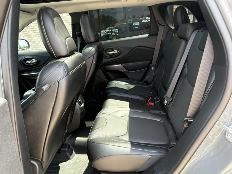 Used 2022 Jeep Cherokee LimitedImage 4
