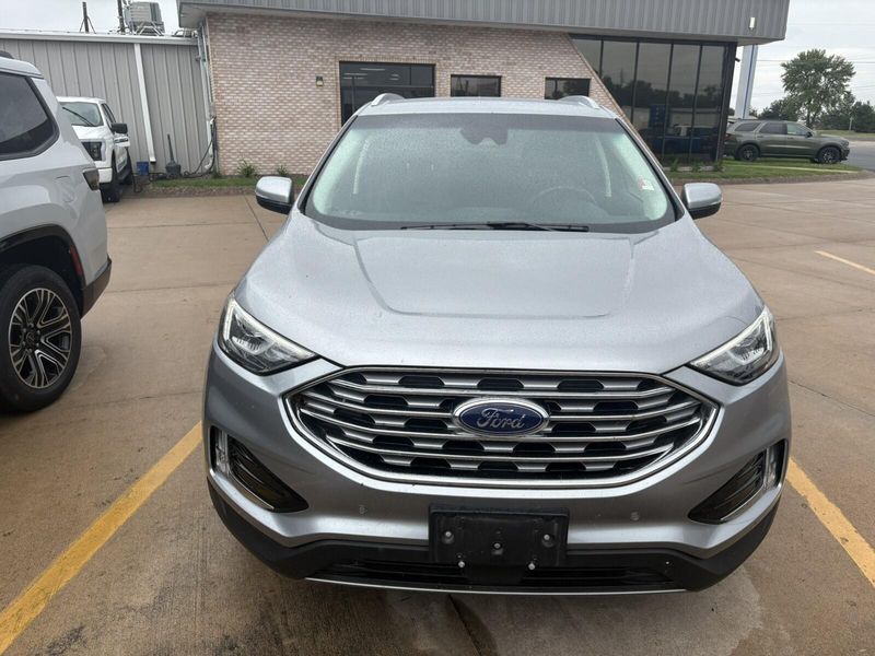 Used 2020 Ford Edge TitaniumImage 2