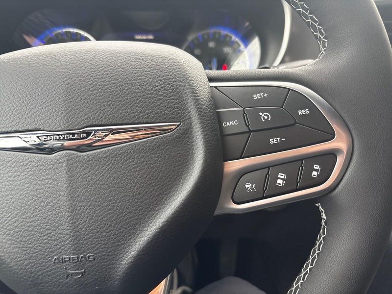 New 2026 Chrysler Pacifica SelectImage 20