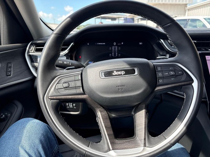 Used 2023 Jeep Grand Cherokee LimitedImage 15