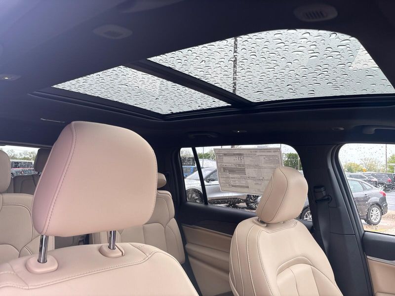 2025 Jeep Grand Cherokee L Limited 4x4Image 10