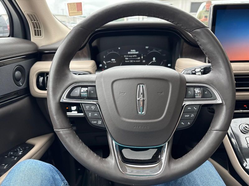 Used 2023 Lincoln Nautilus ReserveImage 15