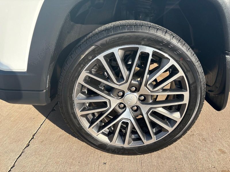 Used 2023 Jeep Compass LimitedImage 11