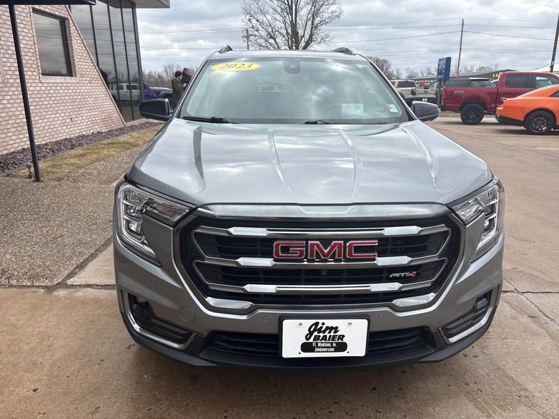 Used 2023 GMC Terrain AT4Image 6