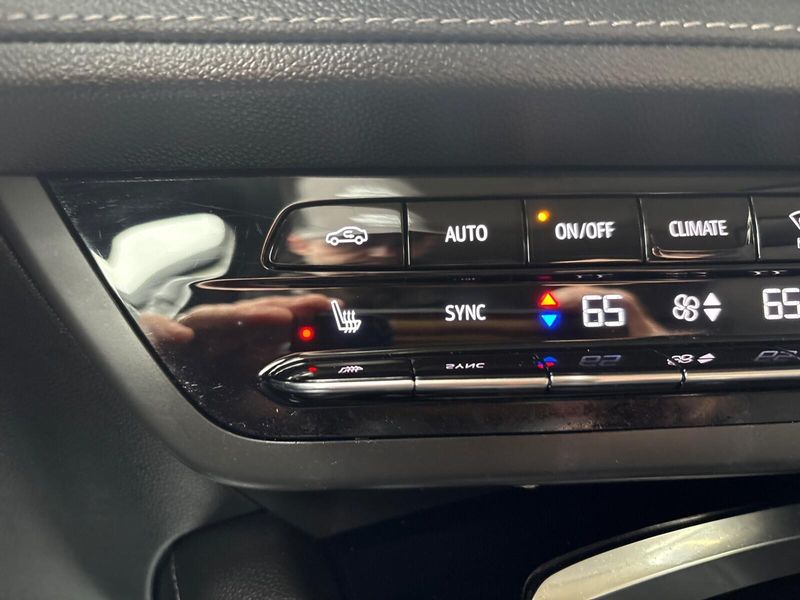 Used 2023 Buick Envision PreferredImage 18