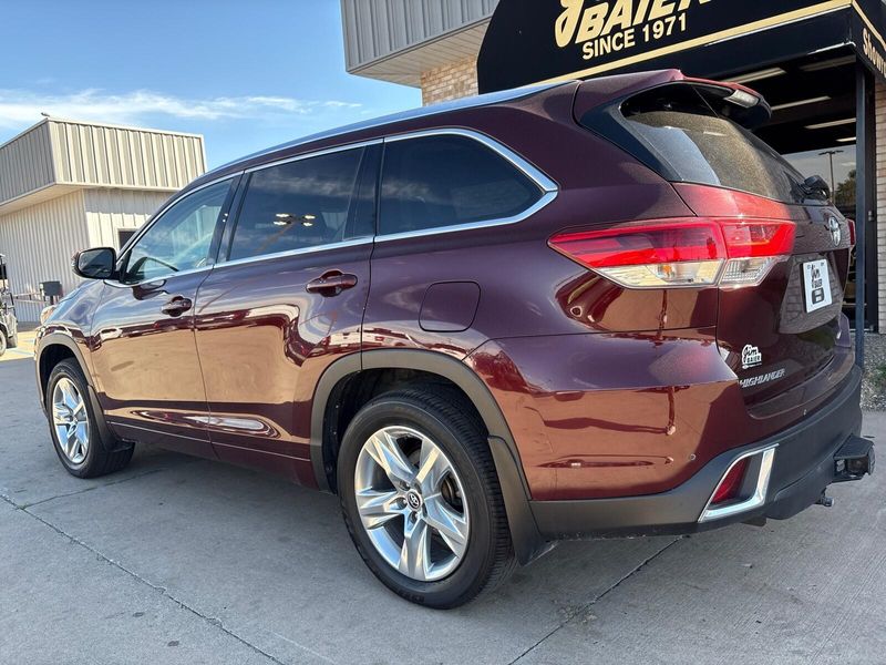 Used 2019 Toyota Highlander LimitedImage 12