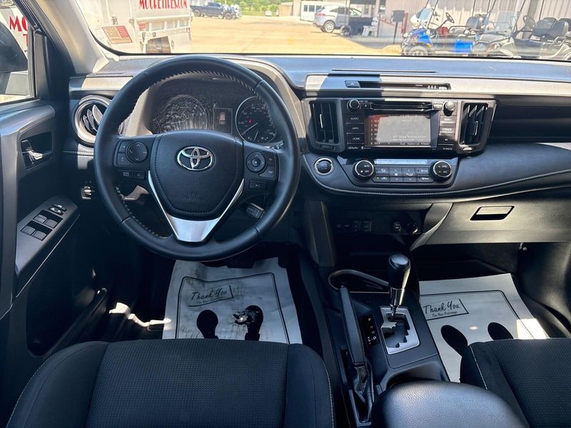 Used 2018 Toyota RAV4 XLEImage 5