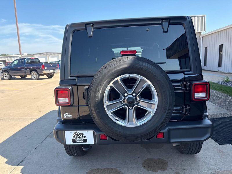 Used 2021 Jeep Wrangler Unlimited SaharaImage 10