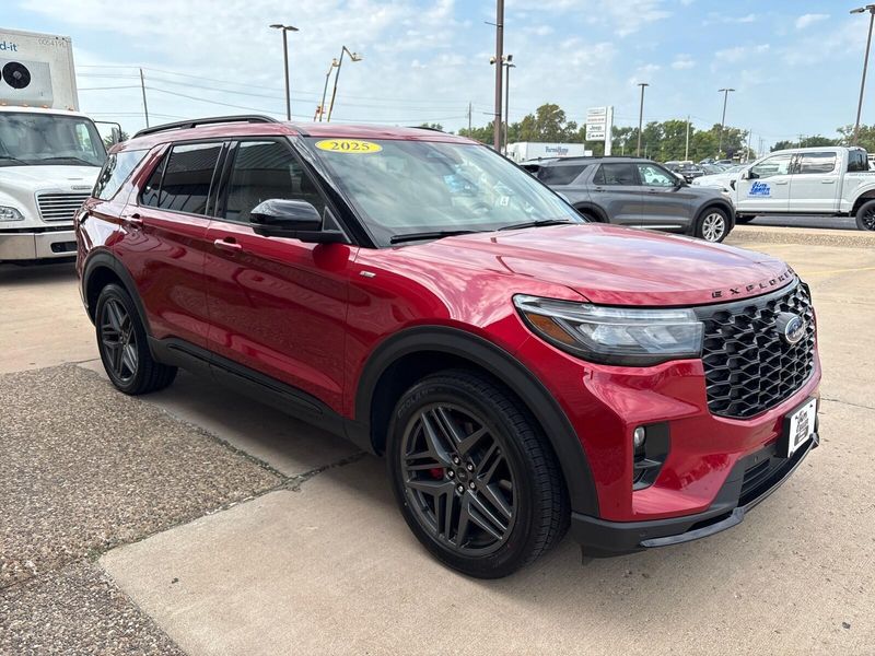 Used 2025 Ford Explorer ST-LineImage 9