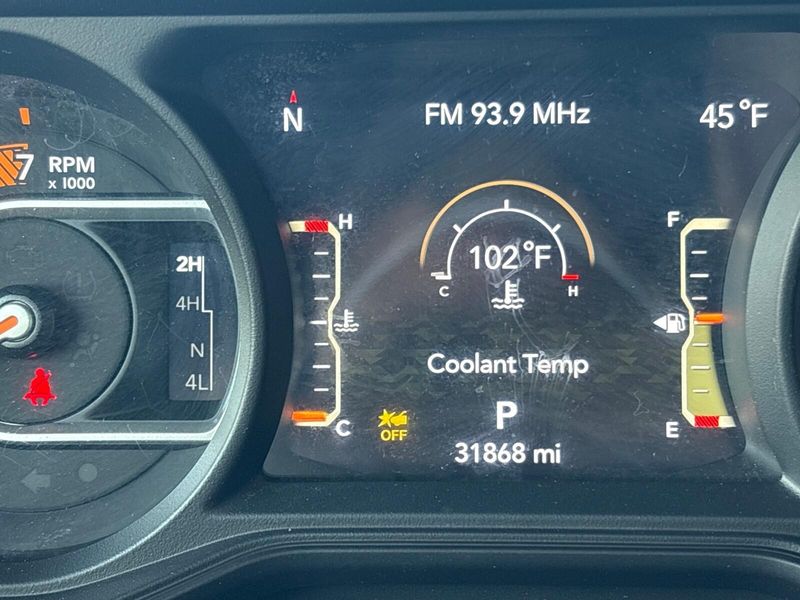 Used 2024 Jeep Wrangler SaharaImage 14