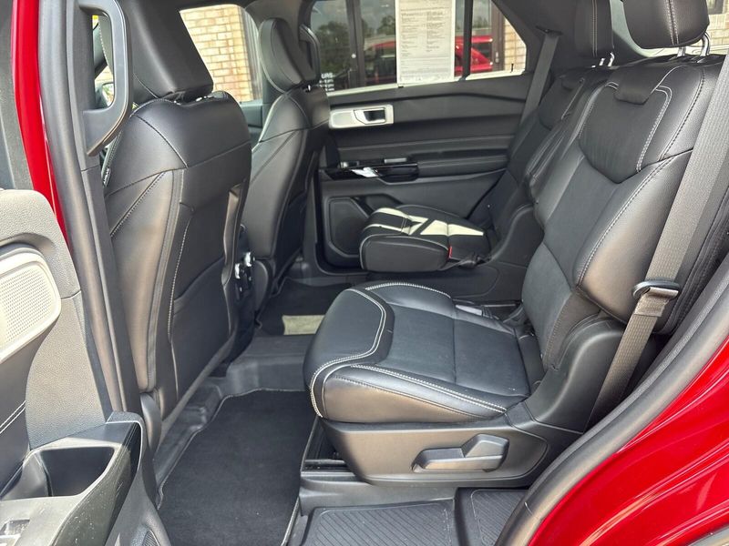 2021 Ford Explorer STImage 5