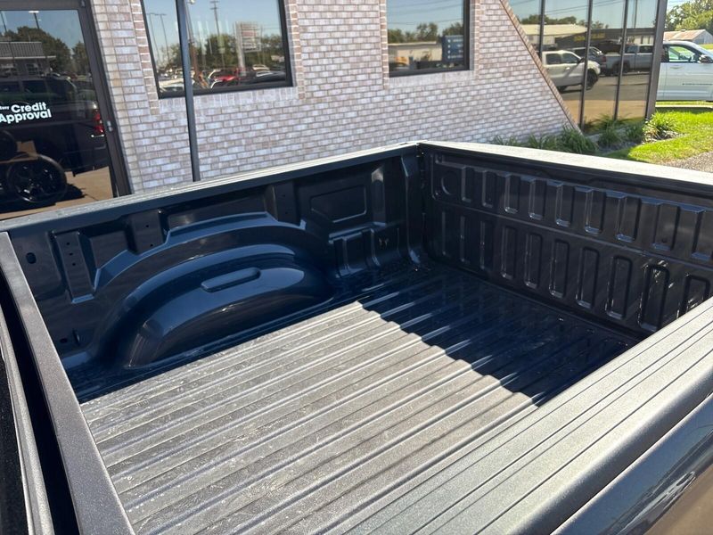 New 2027 RAM 1500 Express Crew Cab 4x4 5