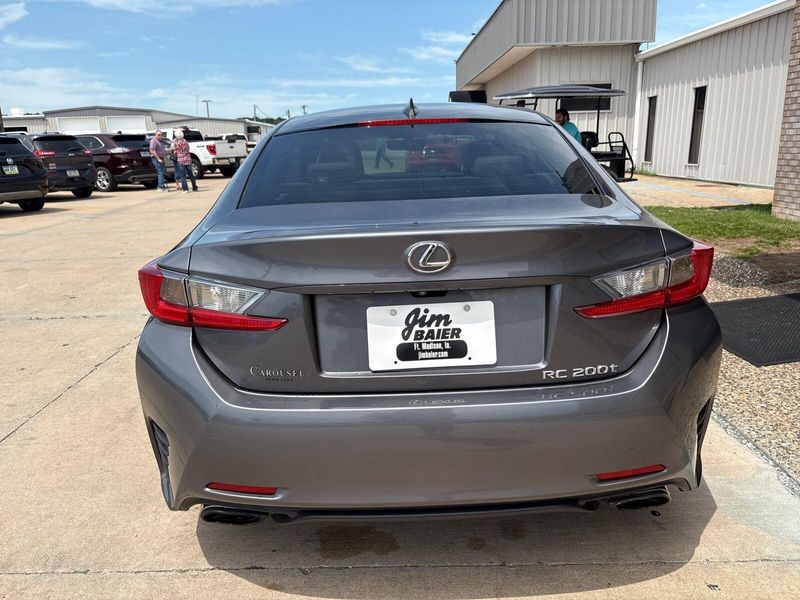 2016 Lexus RC 200t Image 10