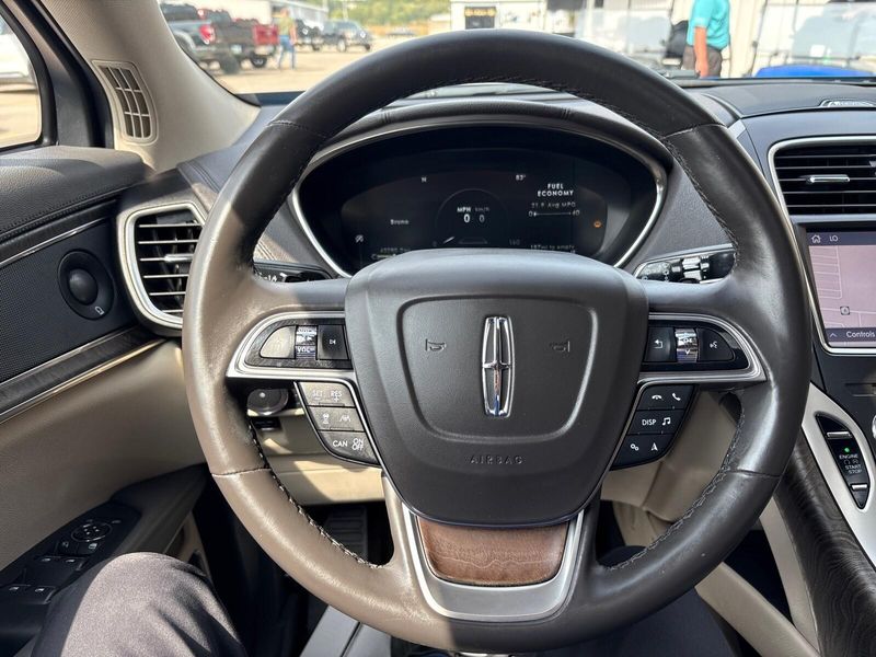 Used 2020 Lincoln Nautilus ReserveImage 15