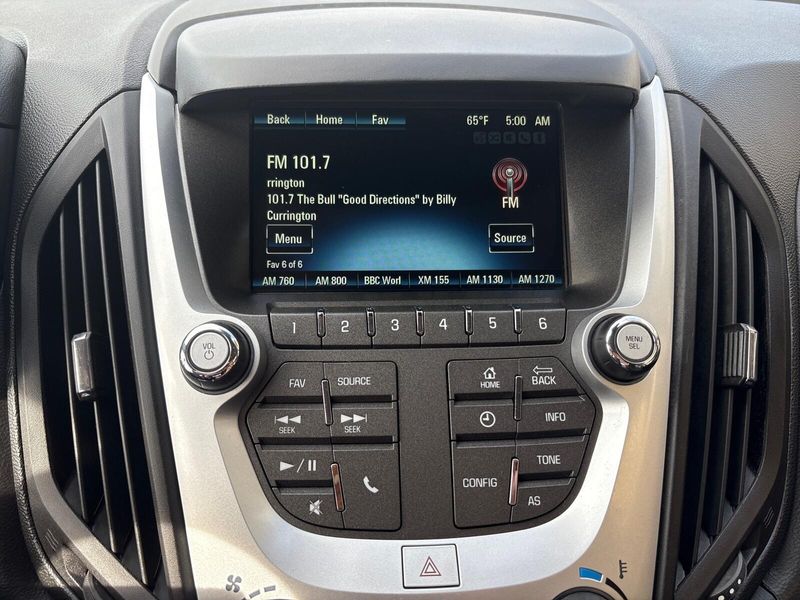 Used 2017 Chevrolet Equinox LTImage 17