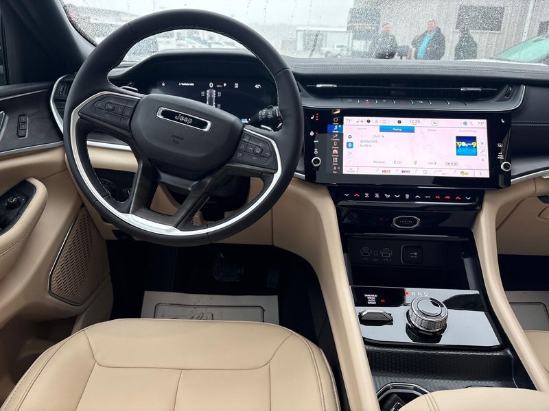 New 2026 Jeep Grand Cherokee Limited 4x4Image 5