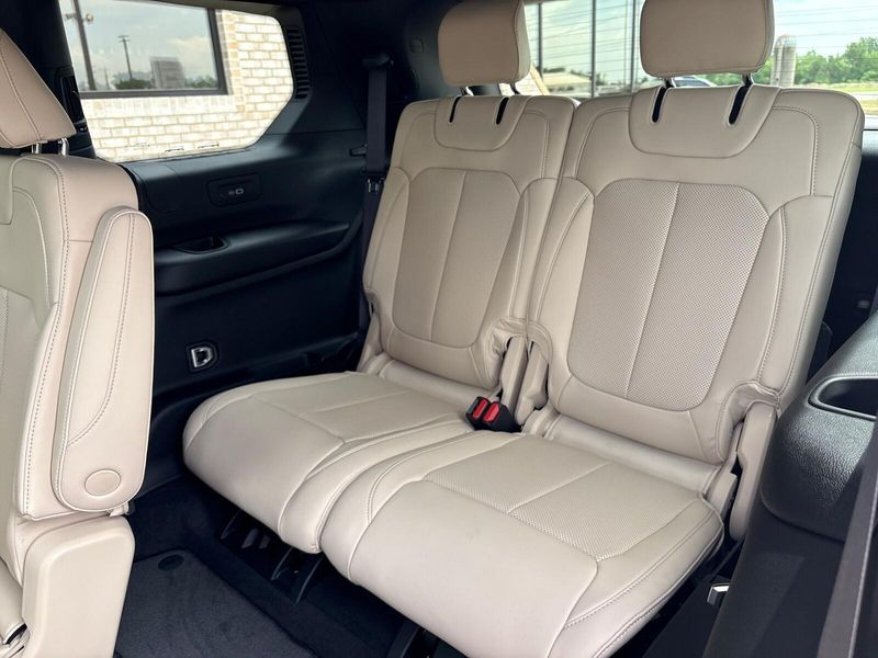 New 2025 Jeep Grand Cherokee L Limited 4x4Image 5