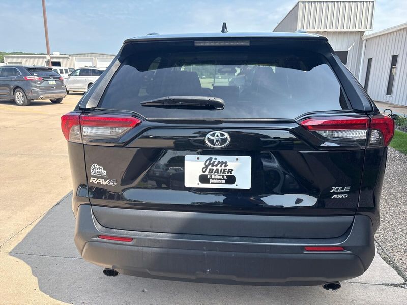 Used 2021 Toyota RAV4 XLE PremiumImage 10