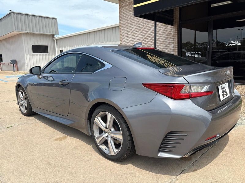 2016 Lexus RC 200t Image 11