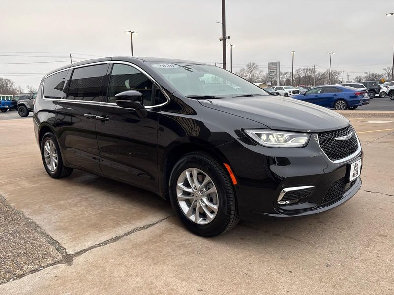 New 2026 Chrysler Pacifica Select AwdImage 8