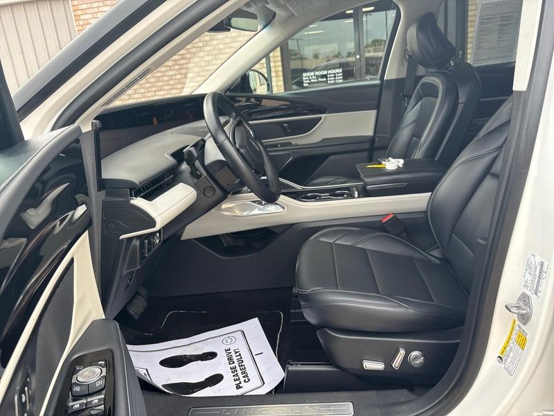 Used 2024 Lincoln Nautilus PremiereImage 3