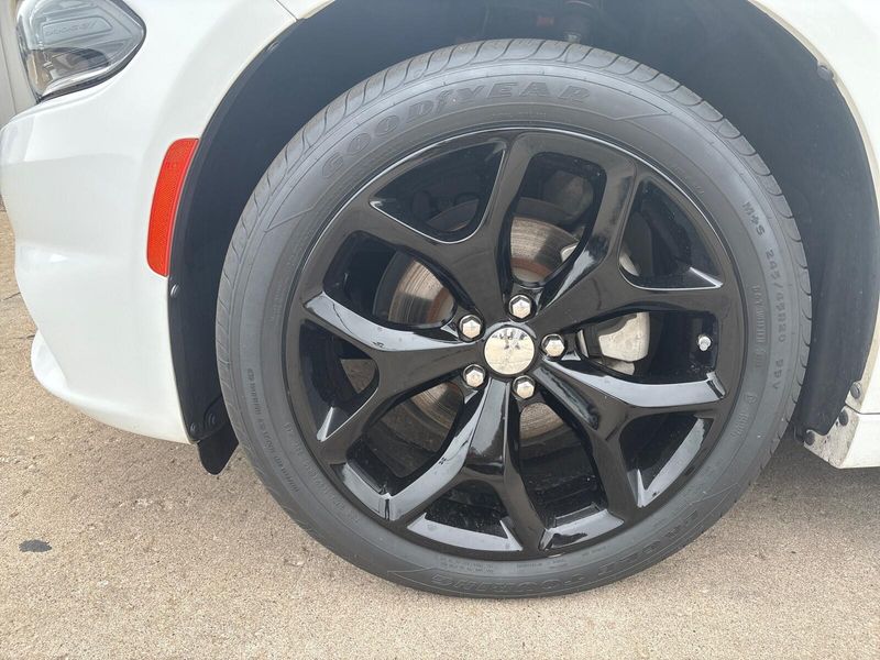 2022 Dodge Charger SXTImage 13