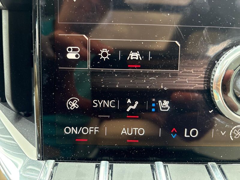 2024 GMC Acadia AWD DenaliImage 24