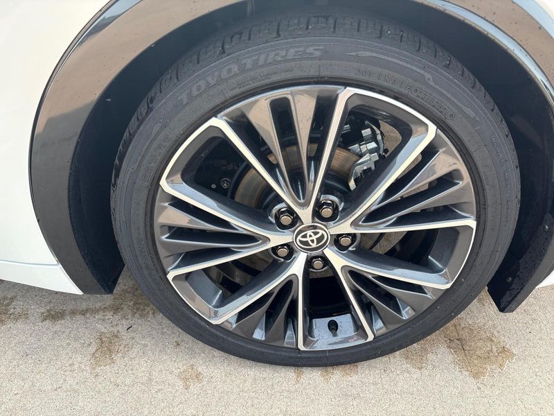 2024 Toyota Prius XLEImage 12