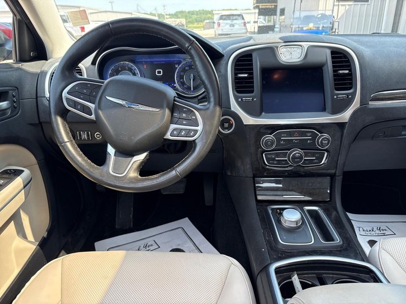 Used 2021 Chrysler 300 Touring LImage 6