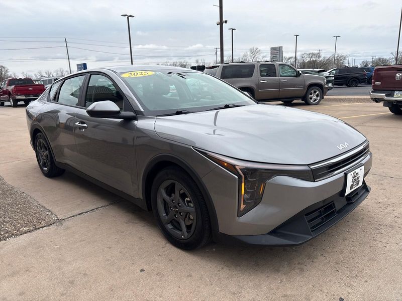 Used 2025 Kia K4 LXSImage 7