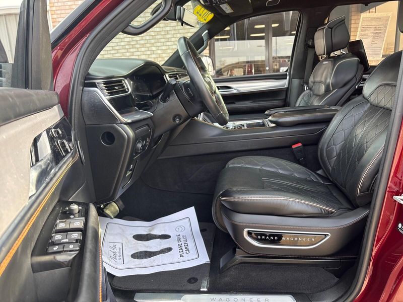 2022 Jeep Grand Wagoneer Series IIIImage 3