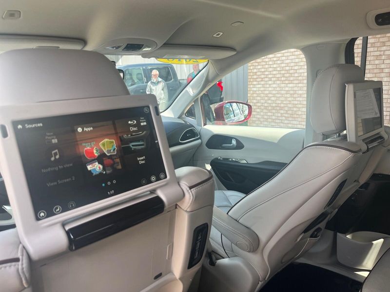 2018 Chrysler Pacifica LimitedImage 5