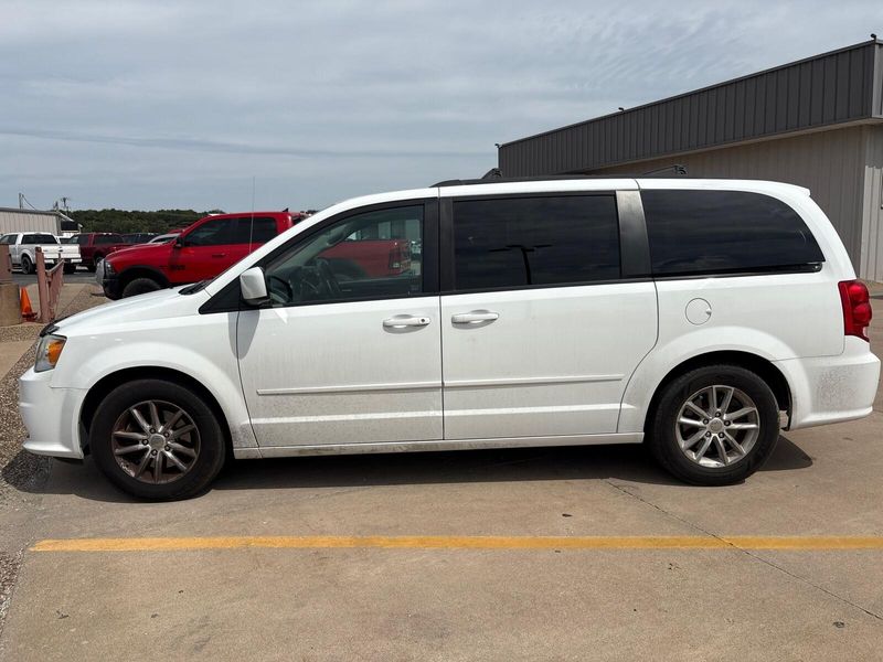 Used 2016 Dodge Grand Caravan SXTImage 2