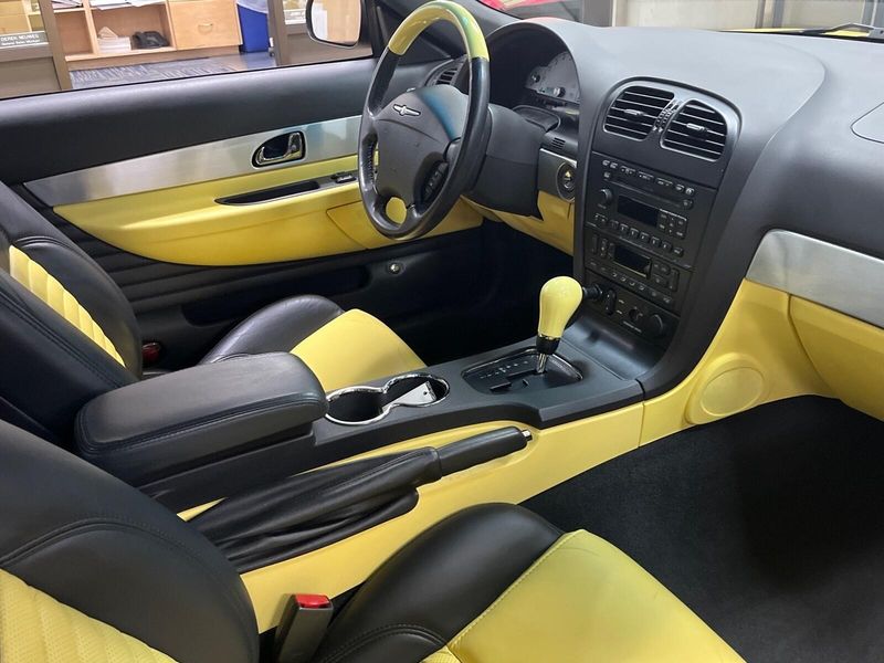 Used 2002 Ford Thunderbird w/Hardtop PremiumImage 12