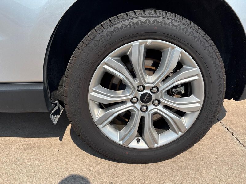 2023 Ford Edge TitaniumImage 11