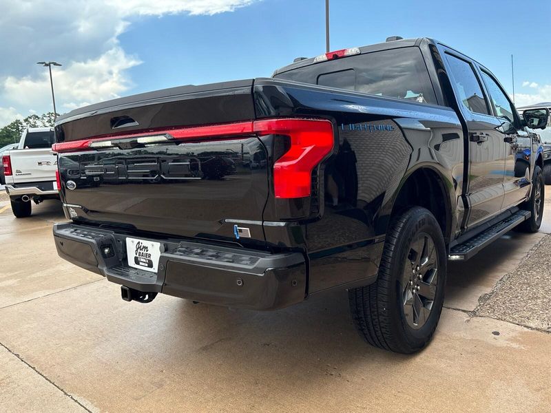 2023 Ford F-150 Lightning LariatImage 11
