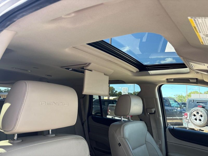 Used 2017 GMC Yukon DenaliImage 11