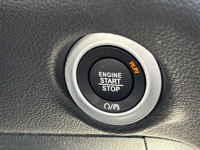 New 2026 Chrysler Pacifica SelectImage 17