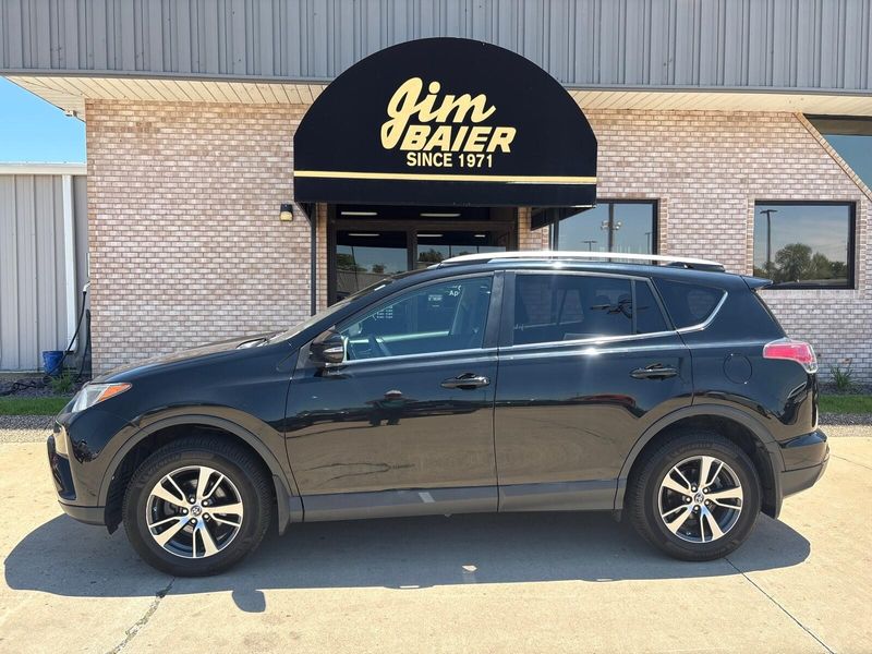 Used 2018 Toyota RAV4 XLEImage 2