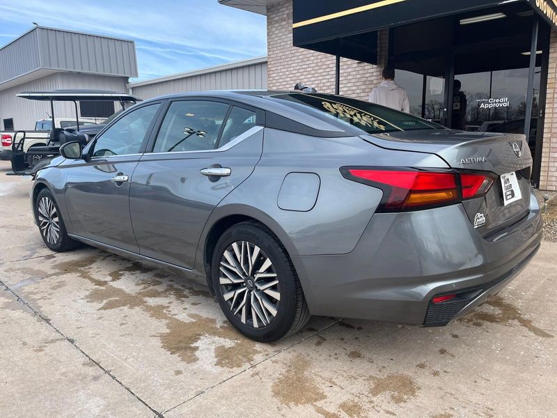 2023 Nissan Altima 2.5 SVImage 10