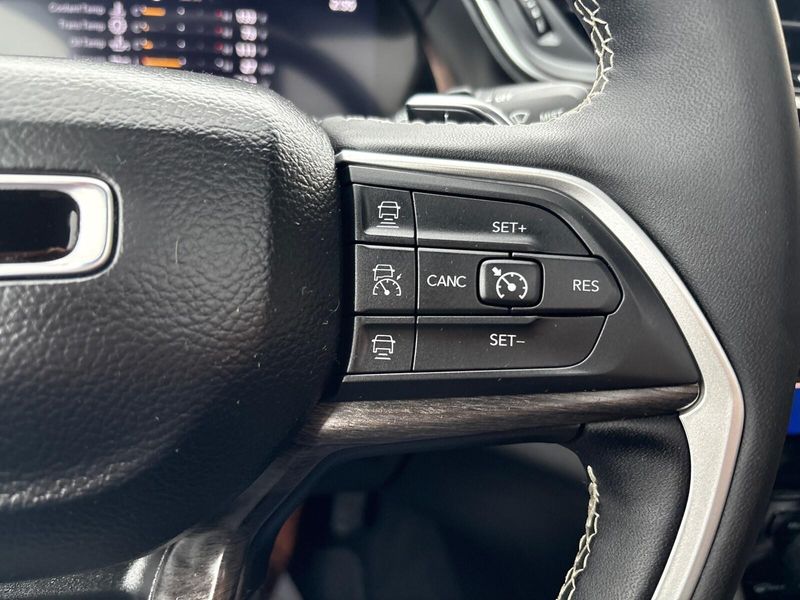 Used 2024 Jeep Grand Cherokee L LimitedImage 18