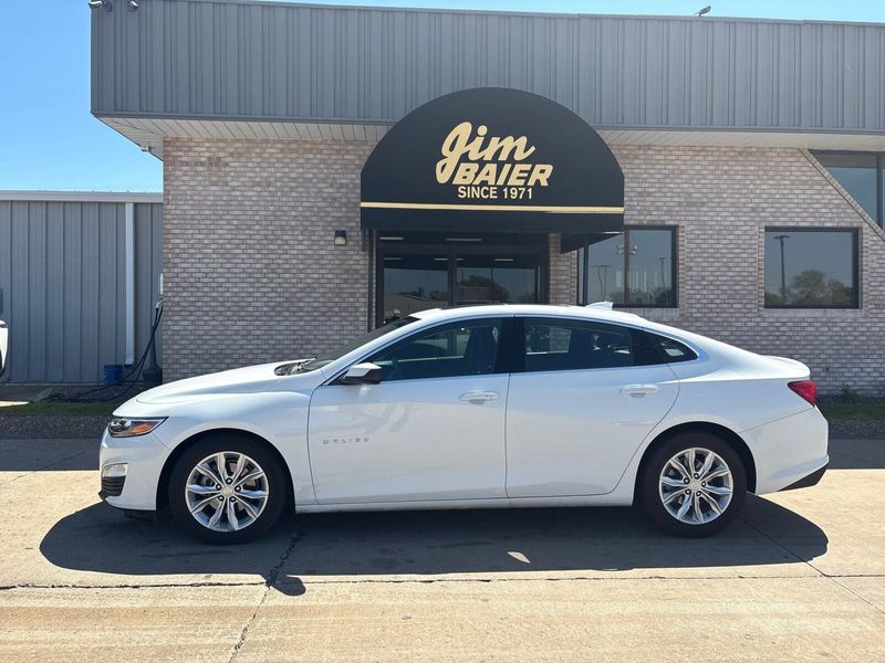 Used 2024 Chevrolet Malibu LTImage 2