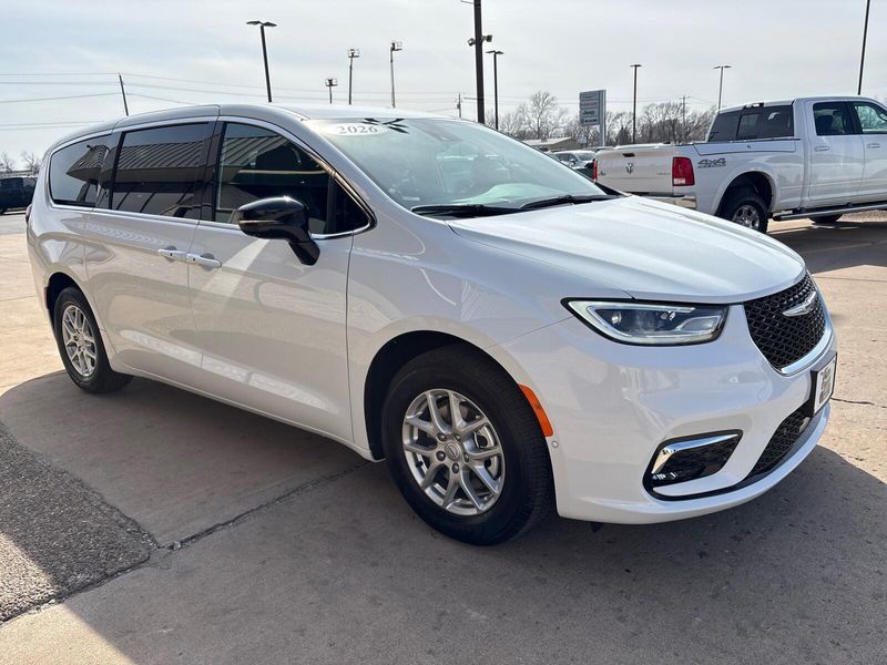 New 2026 Chrysler Pacifica SelectImage 7