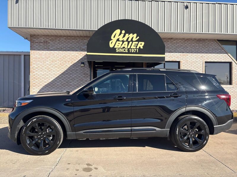 Used 2023 Ford Explorer ST-LineImage 2