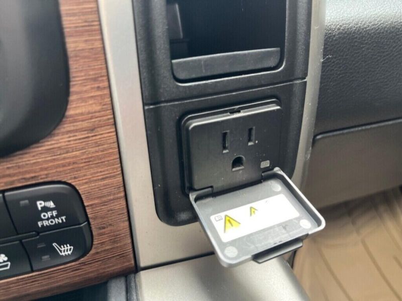 2017 RAM 1500 LaramieImage 22