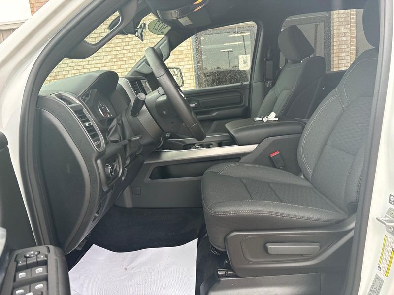 New 2027 RAM 1500 Express Crew Cab 4x4 5