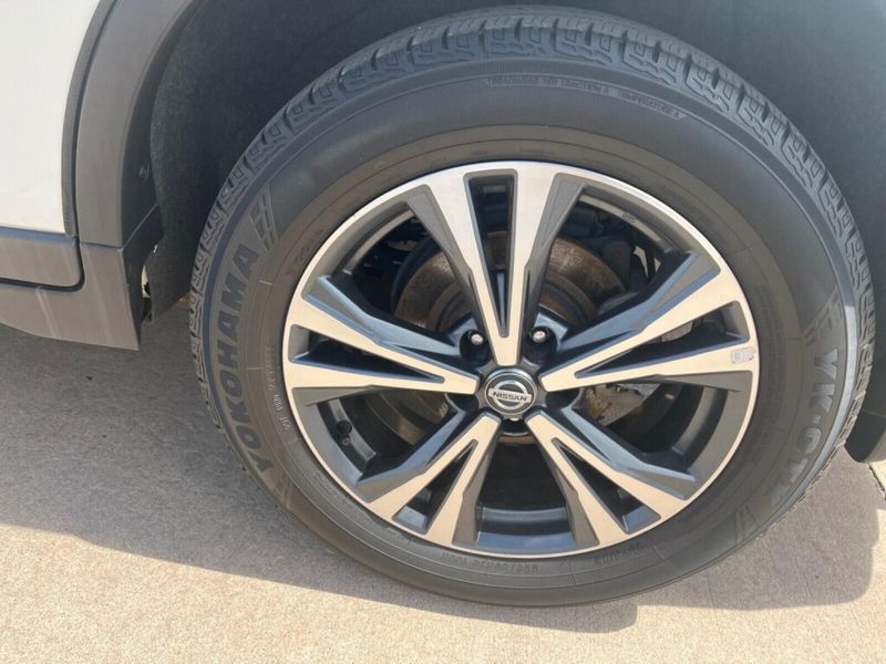 2019 Nissan Rogue SVImage 12