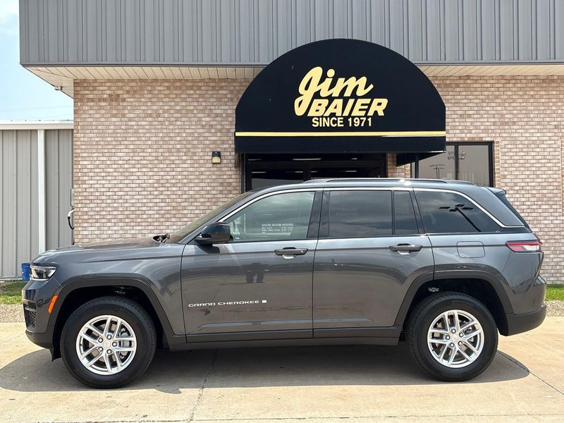 2025 Jeep Grand Cherokee Laredo X 4x4Image 2